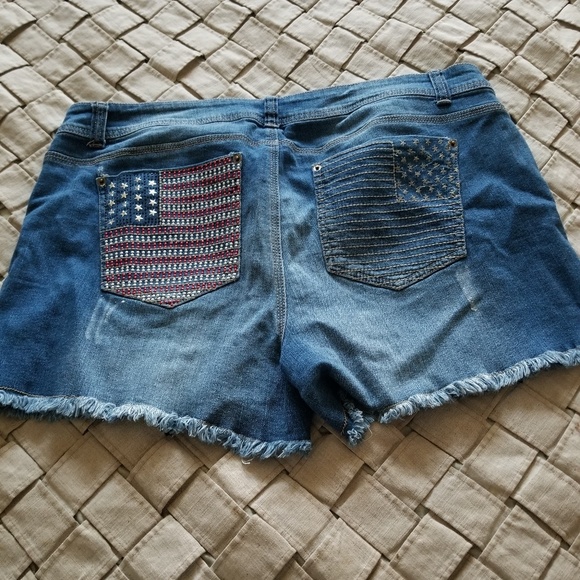 Cut off shorts - Picture 2 of 2